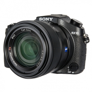 Цифровой фотоаппарат SONY DSC-RX10 с объективом 24–200 мм F2.8