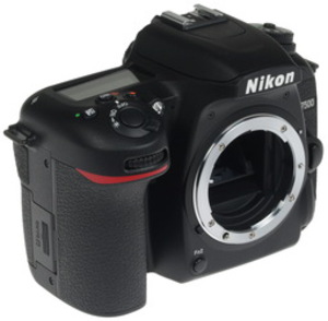 Цифровой фотоаппарат Nikon D7500 Body черный
